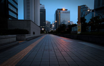 閑散とした都市画像
